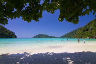 Su ile oynamak turist