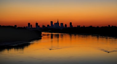 Şehrin üzerinde gün batımı