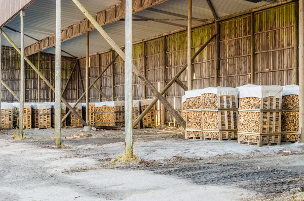 Brennholzlagerung — Stockfoto