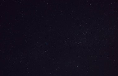 Galaksi bulutsusu olan bir yıldız alanı