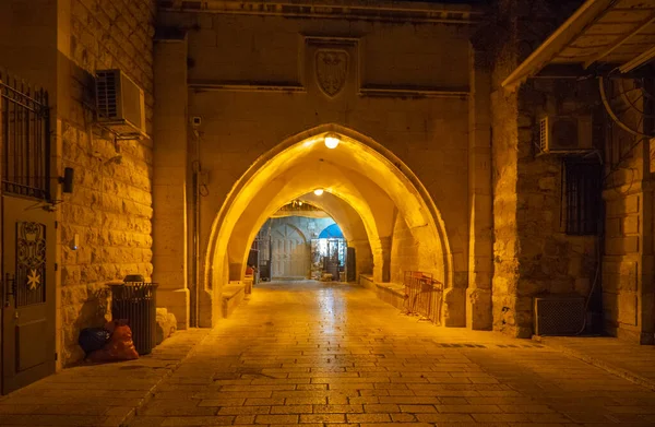 Gece yarısı Yahudi Mahallesi 'ndeki Antik Cadde, Eski Şehir Kudüs. Yüksek kalite fotoğraf