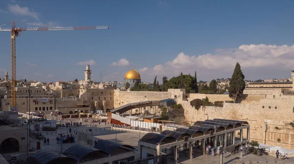 Western Wall and Dome of the Rock in the old city of Jerusalem, Israel. — Stock Photo, Image