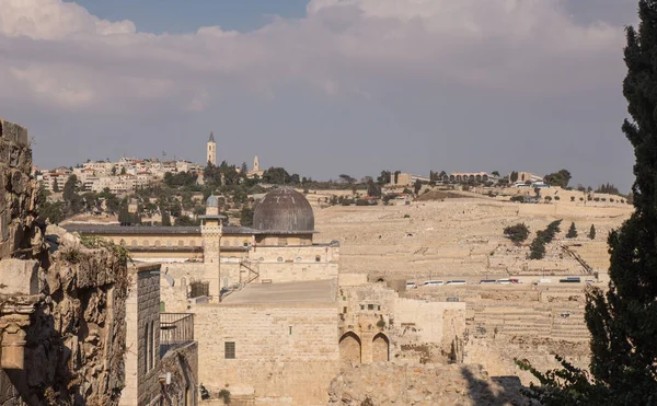 Temple Mount south wall with Al-Aqsa Mosque and archeological excavation site in Jerusalem Old City — Stock Photo, Image