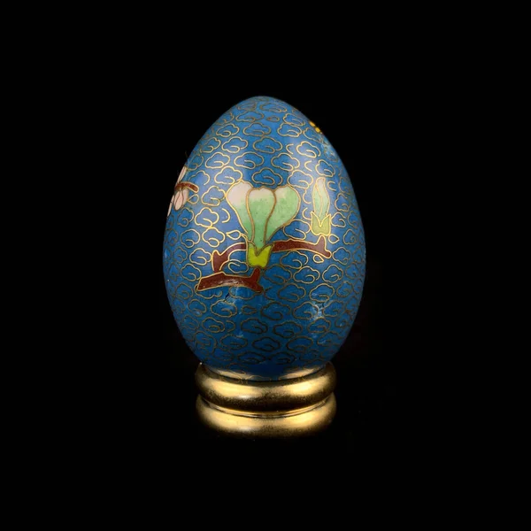 Blue Wooden Easter Egg Floral Patterns Isolated Black Background — 스톡 사진