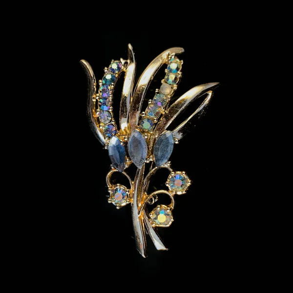 Złota Broszka Bliska Antyczna Biżuteria Bliska Kamieniem Szlachetnym — Zdjęcie stockowe