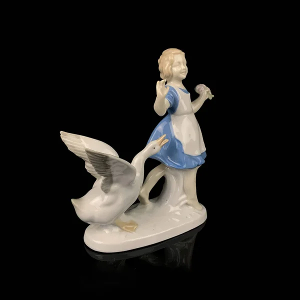 Porcelain Figurine Young Girl Goose Porcelain Vintage Girl Figurine — Stockfoto