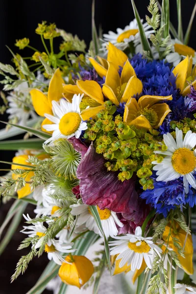 Un ramo de flores silvestres —  Fotos de Stock