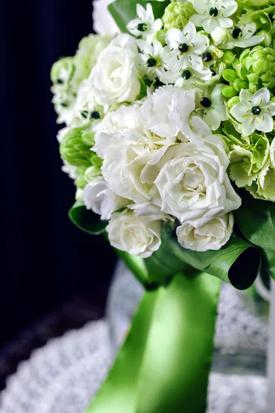 Bouquet of white roses with Ranunculus, viburnum and eucalyptus — Stock Photo, Image