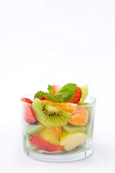 Verse fruitsalade. Geïsoleerde foto — Stockfoto