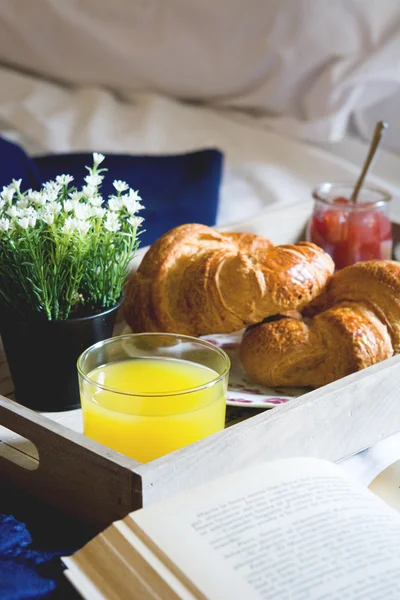 Breakfast food on the bed inside a bedroom — Stock Photo, Image