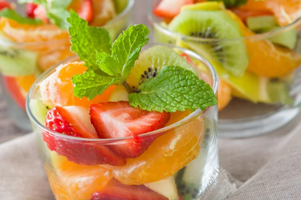 Fresh fruit salad — Stock Photo, Image
