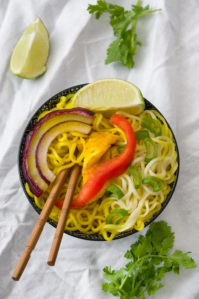 Tay erişte ve köri