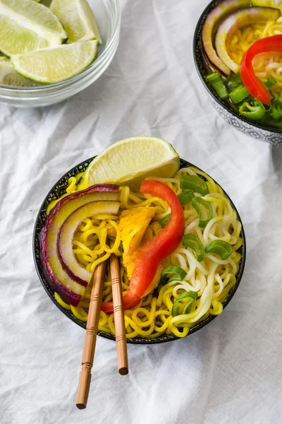 Tay erişte ve köri