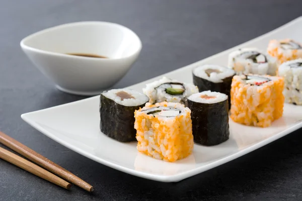 寿司。スレートの和食 — ストック写真