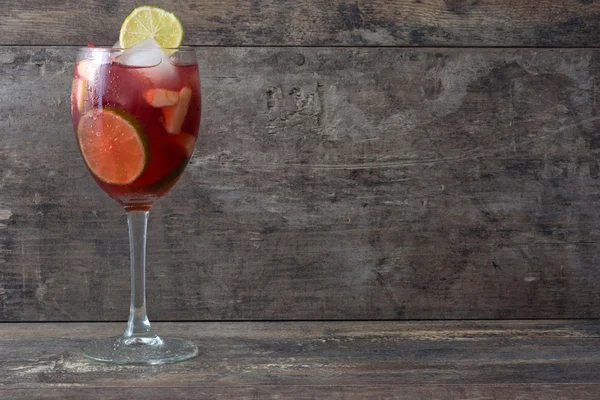 Summer sangria on a rustic wood — Stock Photo, Image