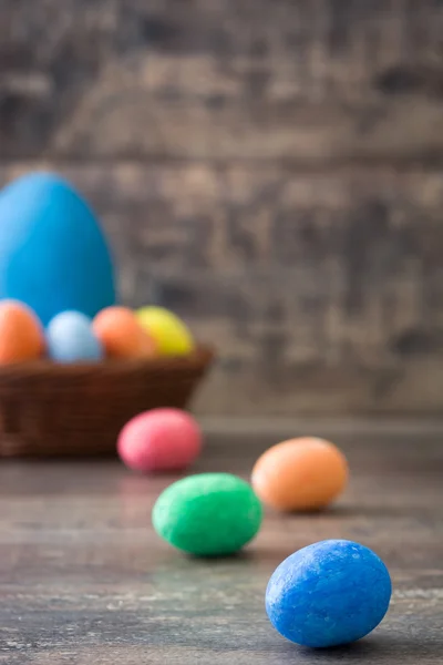 Œufs de Pâques traditionnels dans un panier — Photo