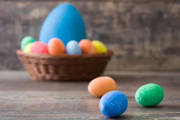 Traditionele Pasen eieren in een mand — Stockfoto
