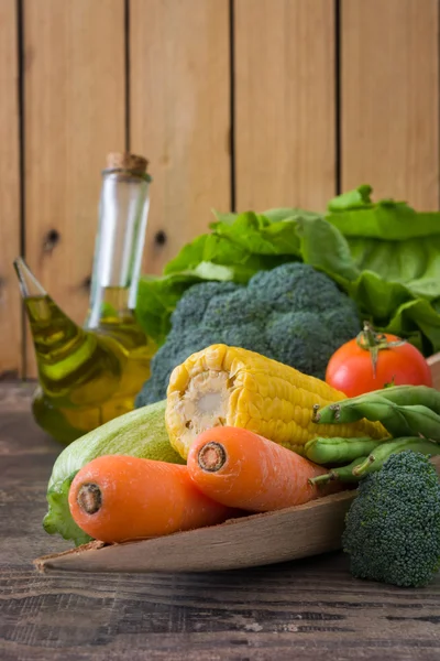 Sayuran dan minyak zaitun — Stok Foto