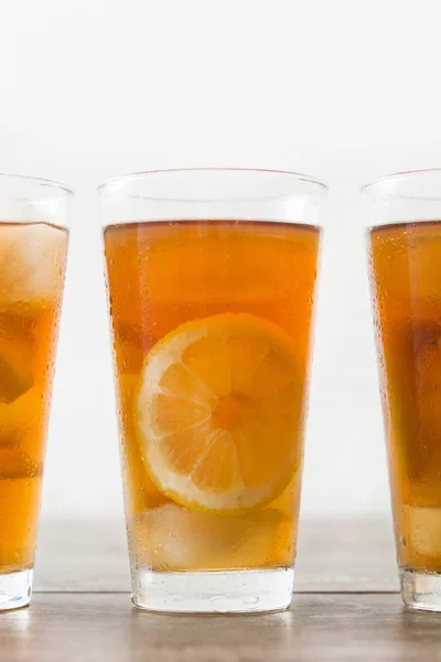 Refreshing iced tea with lemon on wood — Stock Photo, Image