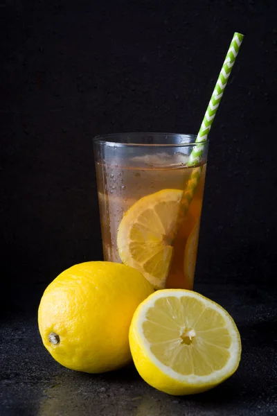 Ice tea with lemon. Black stone — Stock Photo, Image