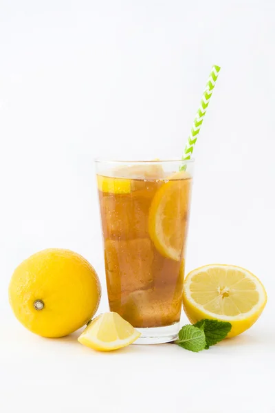 Ice tea with lemon. Isolated photo — Stock Photo, Image