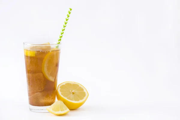 Chá gelado com limão. Foto isolada — Fotografia de Stock