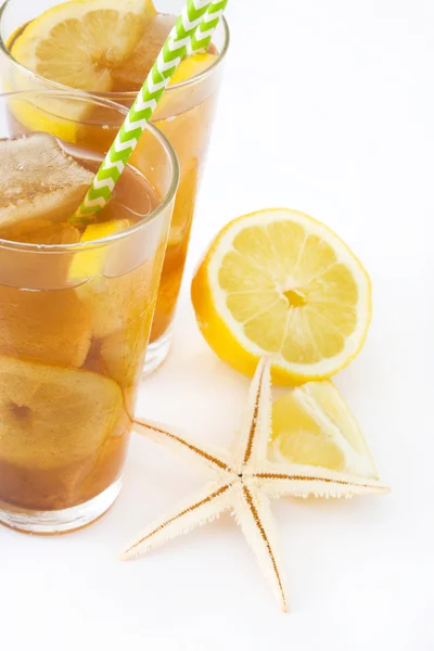 Tè freddo con limone. Foto isolata — Foto Stock