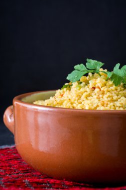 Sebzeli siyah taş kuskus