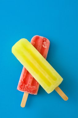 Çilek ve limon popsicles