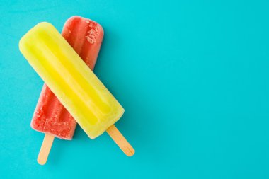 Çilek ve limon popsicles