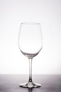 Cam şarap beyaz arka plan üzerinde için