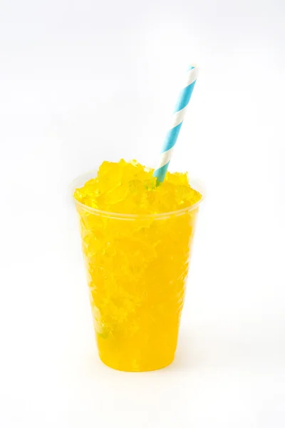 Beyaz arka plan üzerinde izole sarı yaz meybuz