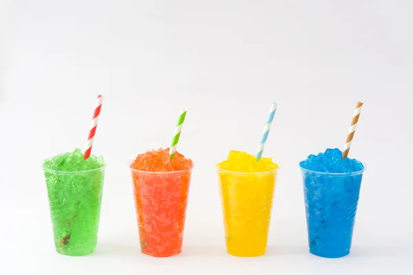 Kleurrijke zomer ijsdrankjes geïsoleerd op witte achtergrond — Stockfoto