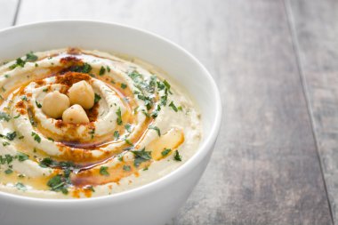 Humus bir rustik ahşap tablo