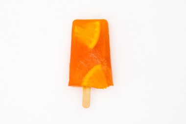 Ev yapımı meyve buzlu şeker beyaz arka plan üzerinde izole.