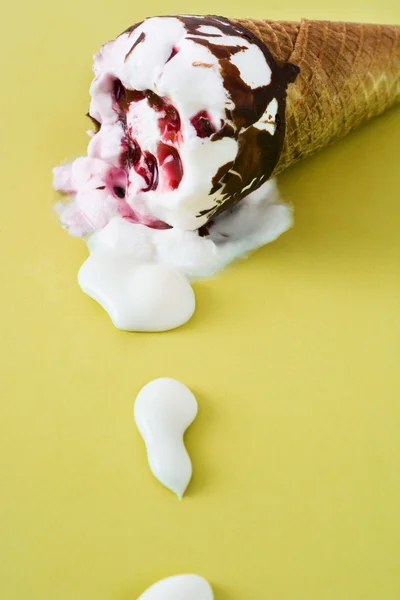 Strawberry ice cream cone on yellow background — Stock Photo, Image