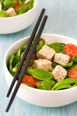 Vejetaryen tofu salata domates ve kuzu 's marul