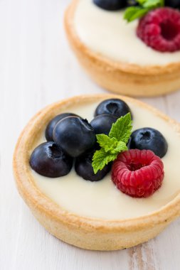 Ahududu ve yaban mersini ile lezzetli tartlets