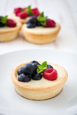 Ahududu ve yaban mersini ile lezzetli tartlets