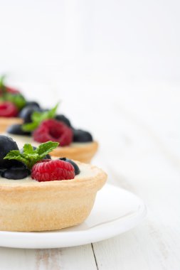 Ahududu ve yaban mersini ile lezzetli tartlets