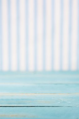 Beyaz tahta ve çizgili arka plan