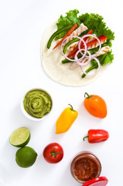 Meksika salata malzemeleri izole beyaz arka plan üzerinde