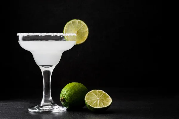 Margarita cocktail on slate background — Stock Photo, Image