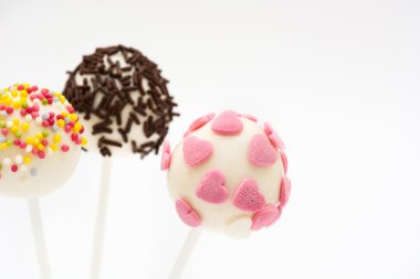 Pasta üzerinde izole beyaz arka plan çıkar