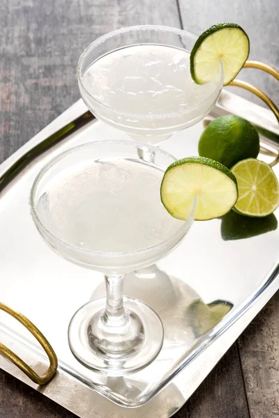 Margarita cocktail on a silver tray and rustic wooden background — Stock Photo, Image