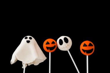Halloween pasta siyah arka plan üzerine çıkar