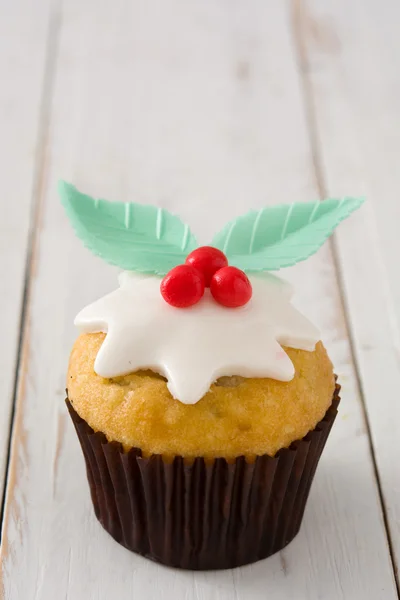 Cupcakes de Natal na mesa de madeira branca — Fotografia de Stock