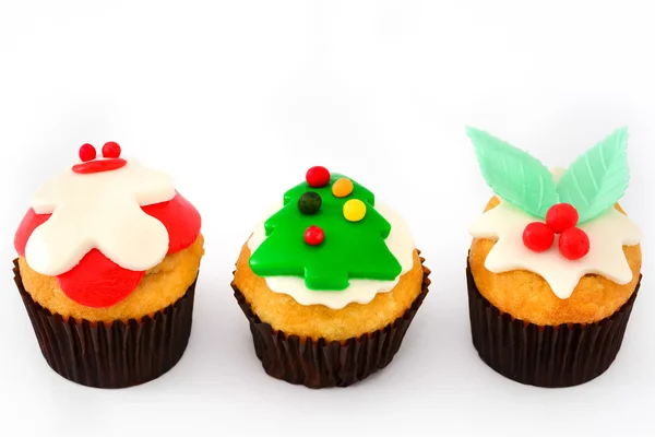 Cupcake di Natale isolati su sfondo bianco — Foto Stock