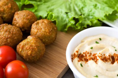 Vejetaryen falafels ve humus