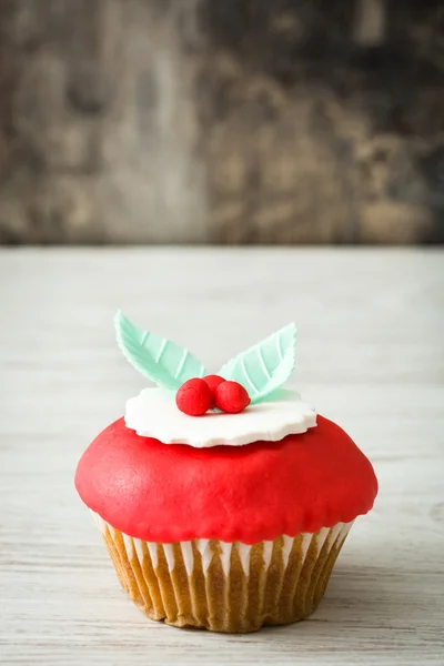 Cupcakes de Noël sur fond de table en bois — Photo